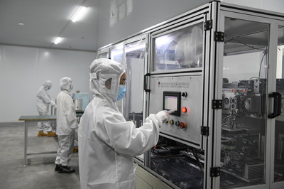 國(guó)內(nèi)領(lǐng)先納米固態(tài)鈉離子電池在重慶潼南中試下線